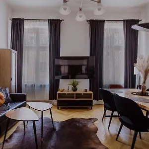 Golden Pearl - Main Square, 100 Sqm, 4 Apartment